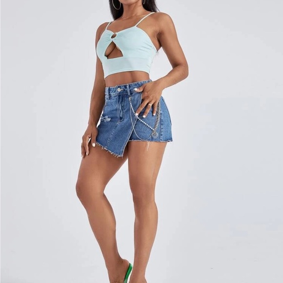 Shein | Raw Hem Ripped Chain Detail Denim Skort | Size 4 - Picture 3 of 8